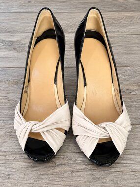 Michael Kors Gaby Black Patent Leather Ivory Knot Peep Toe Heels 7.5